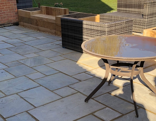 Medium sized garden paved patio area.