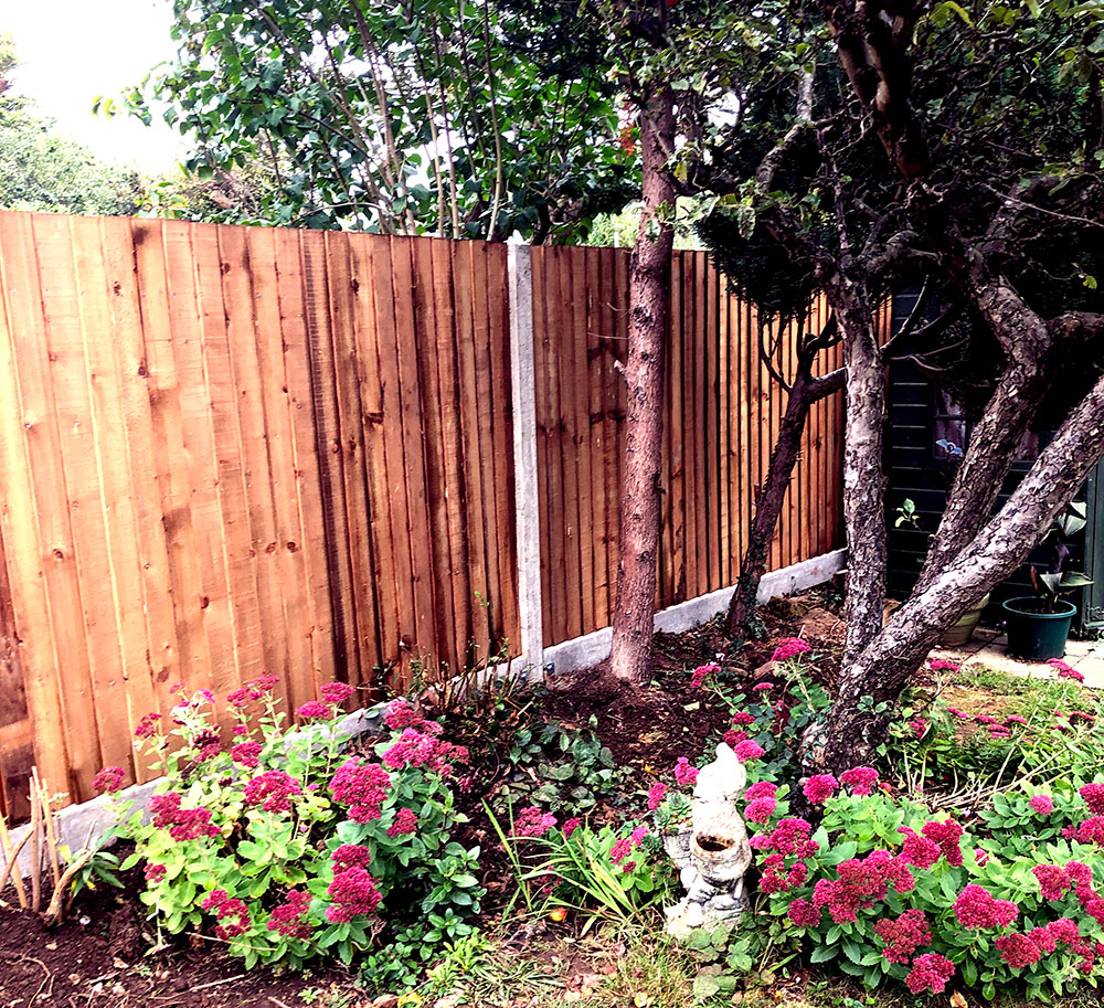We offer a complete fencing service from removal of existing fencing to supplying and installation.